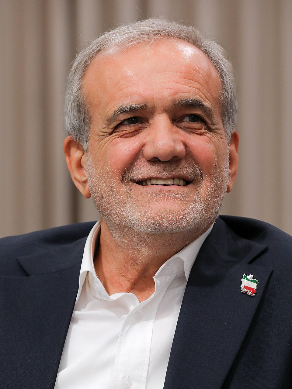 الرئيس الإيراني: مستعد للتضحية بحياتي