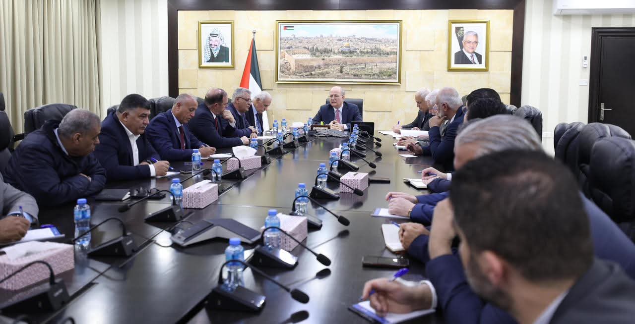 رئيس الوزراء يؤكد ضرورة تشديد الرقابة على الأسواق ومنع الاستغلال