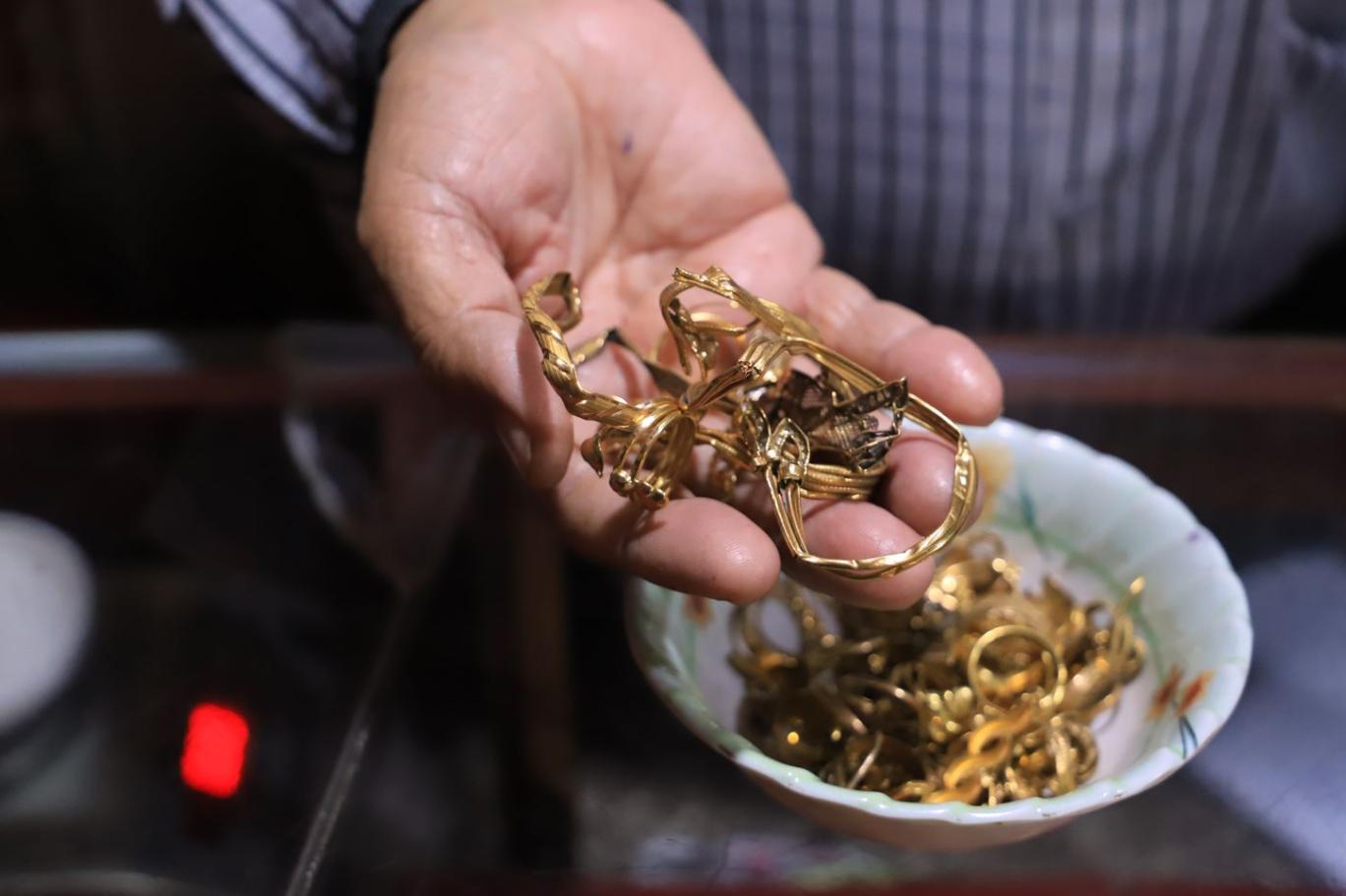 جيش الاحتلال ينهب ممتلكات اللبنانيين في جنوب لبنان