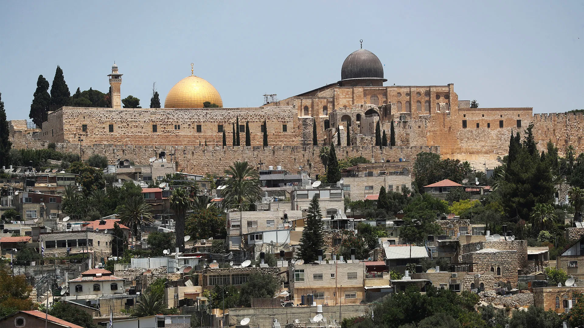 محافظة القدس: الاحتلال يخطر بإخلاء 7 شقق لعائلة الرجبي في حي بطن الهوى