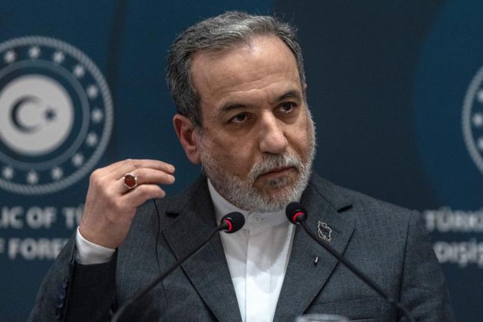 عراقجي ينقل شروط طهران لوقف الحرب في زيارة باكستان