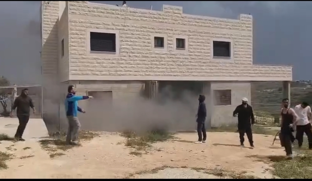 جيش الاحتلال يحمي المستعمرين خلال هجماتهم الارهاببة