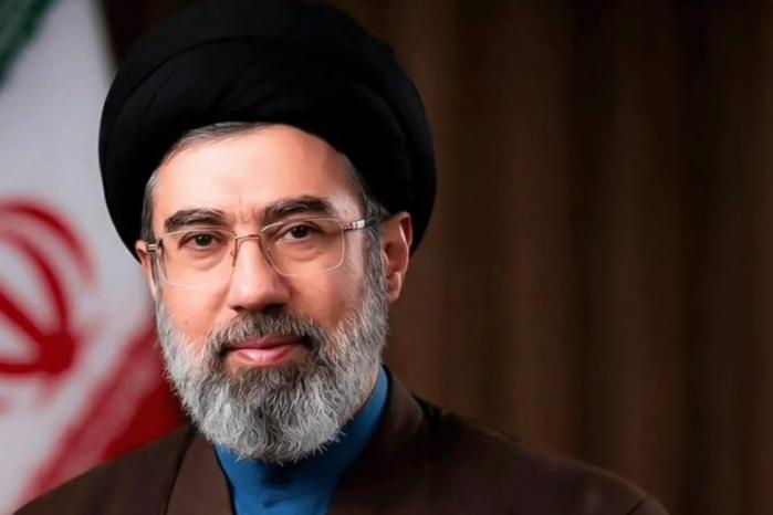 خامنئي: يجب إنهاء الوجود الأمريكي في الخليج
