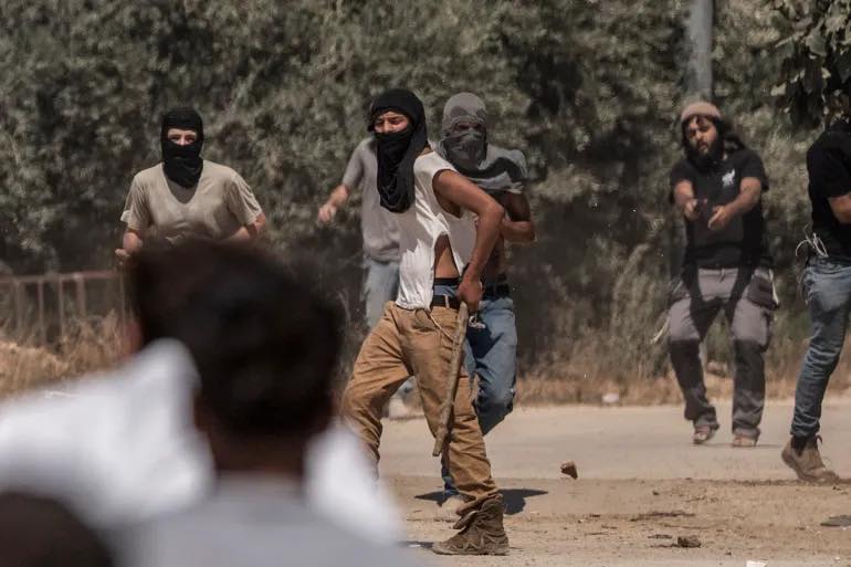 7  إصابات في هجوم للمستعمرين على نابلس والخليل