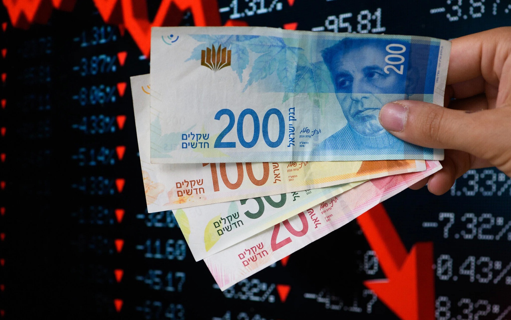 انخفاض سعر الدولار إلى 2.92 شيقل