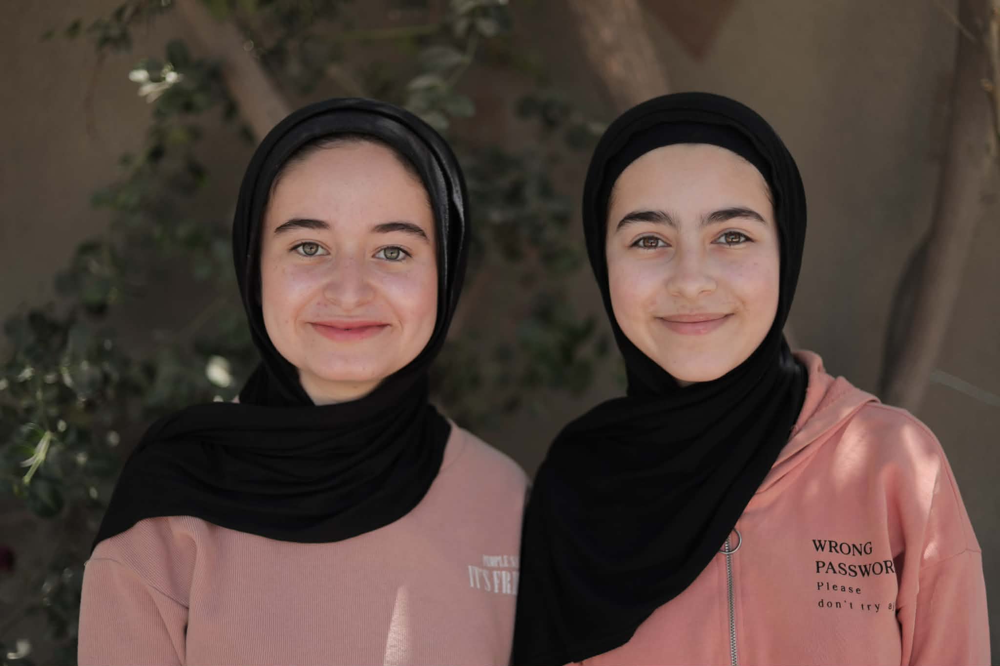 شقيقتان غزيتان تفوزان بجائزة الأرض 2026
