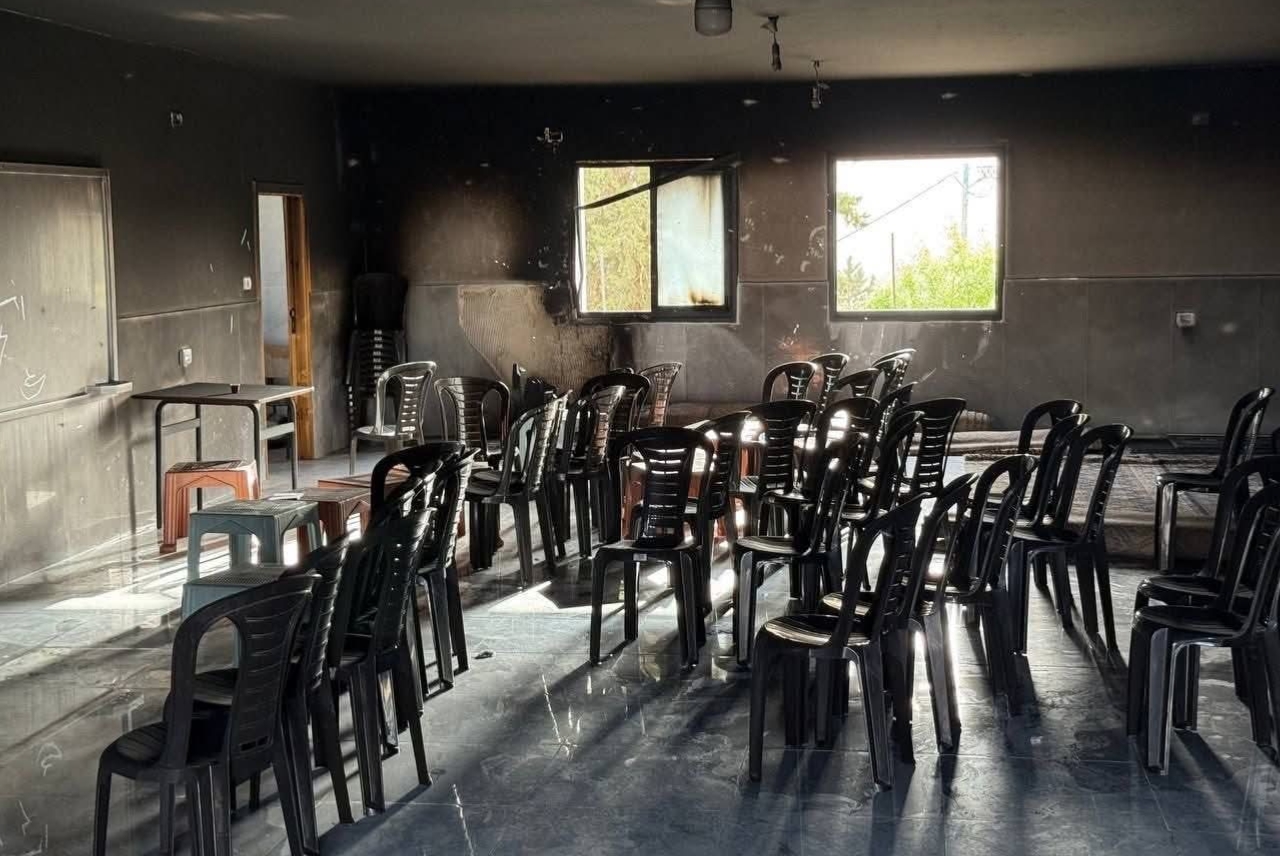 ميليشيا المستوطنين تحرق مسجدا ومركبات في جيبيا