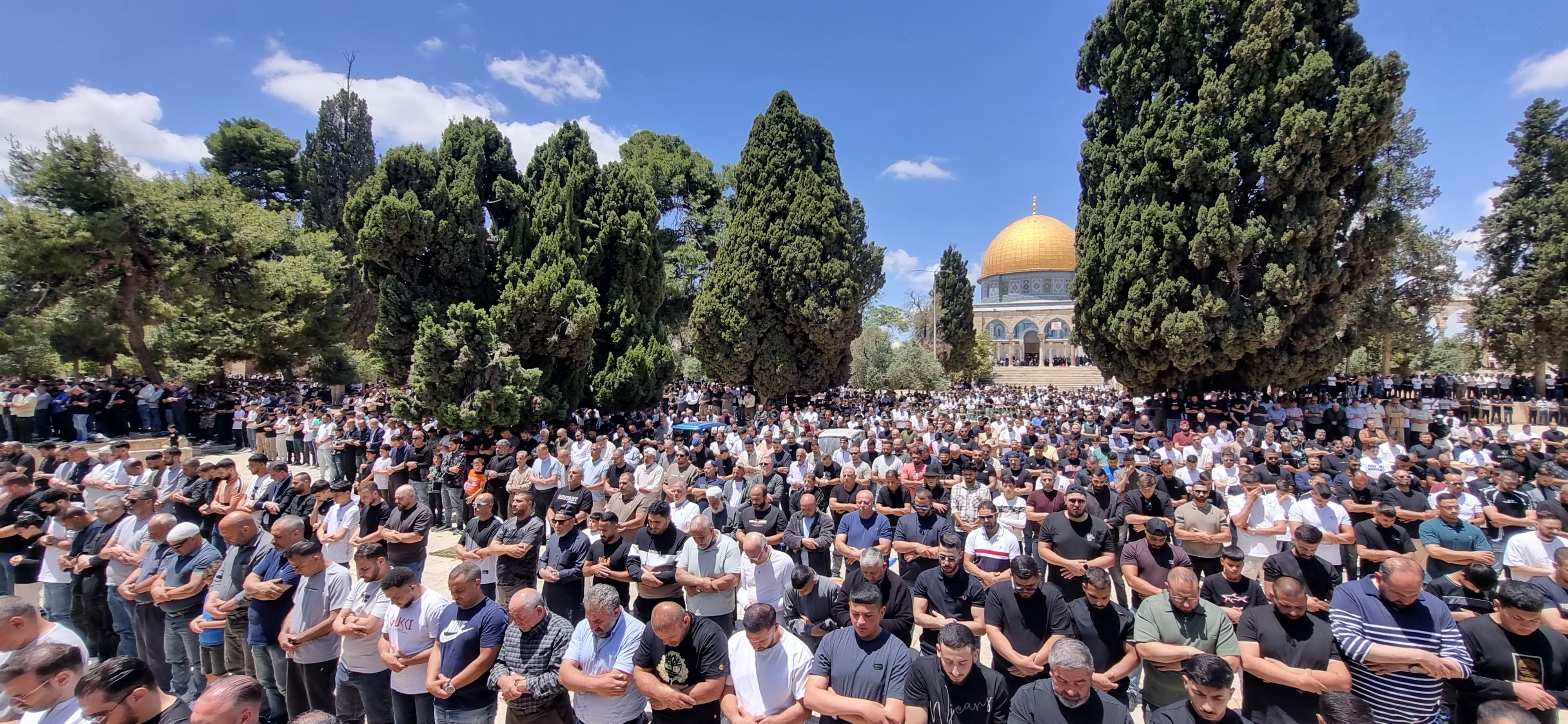 70 ألفا يؤدون صلاة الجمعة في المسجد الأقصى
