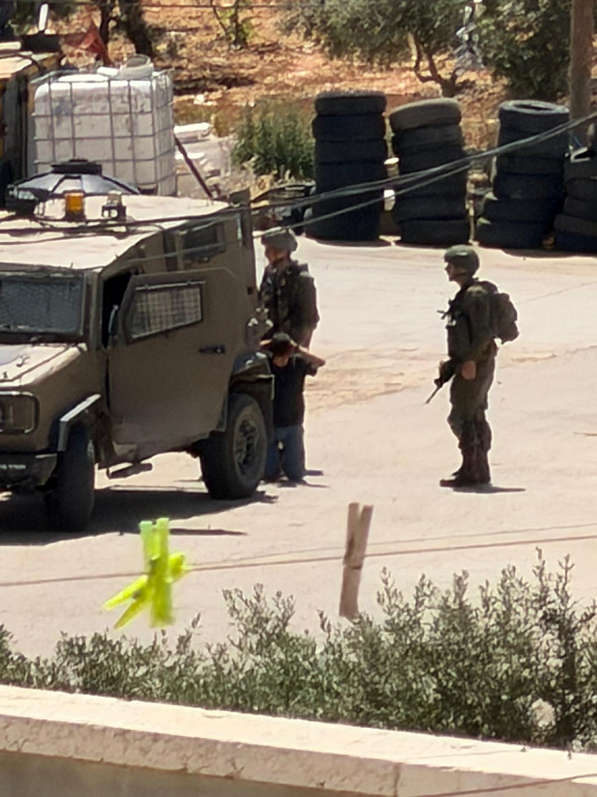 الاحتلال يعتقل طفلين من المغير