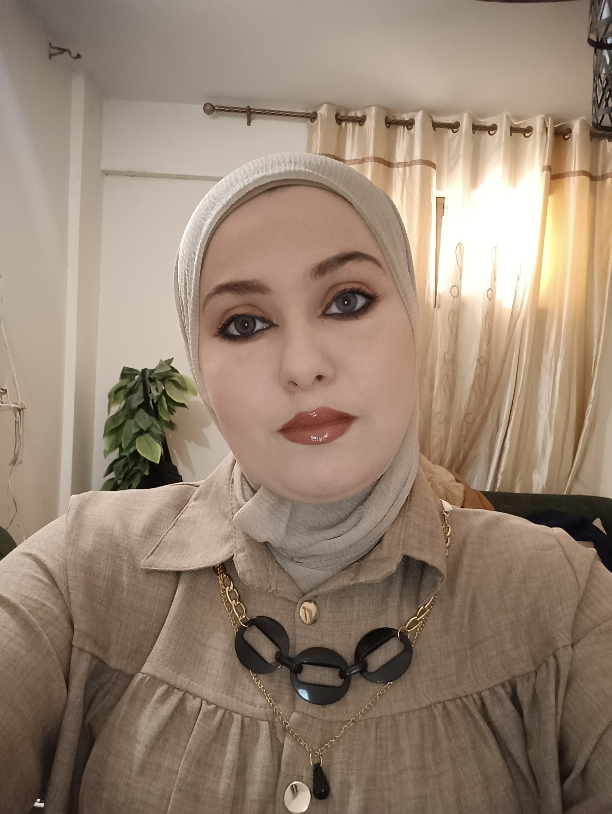 تحت النيران والركام: غزة تكتب حكايتها بأقلام الصامدين 