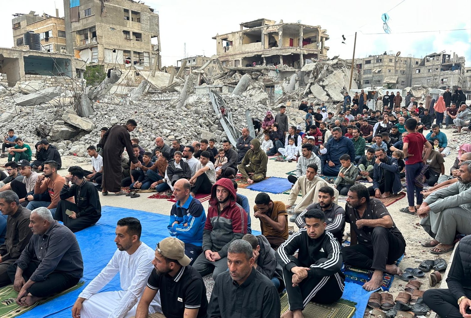رماد الإبادة يَجُزُّ بهجة النحر..