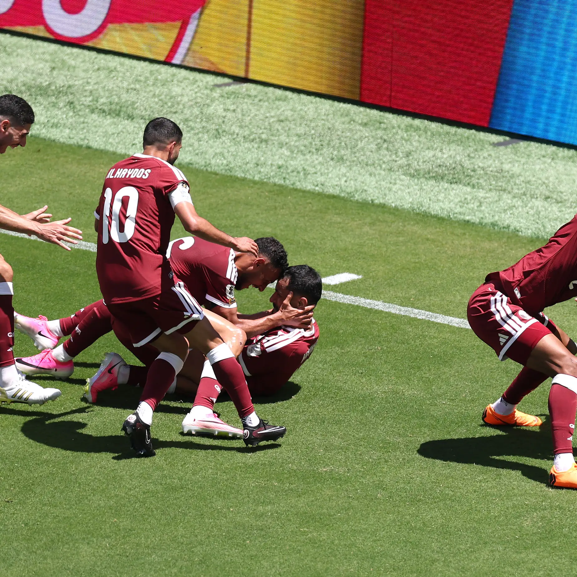 قطر تحصد نقطتها الأولى في بطولات كأس العالم