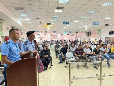 الشرطة الفلسطينية: 34 الف مسافر تنقلوا عبر معبر الكرامة مع الأردن الأسبوع الماضي