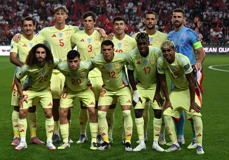 مركزان يحيران دي لا فوينتي قبل مواجهة النمسا