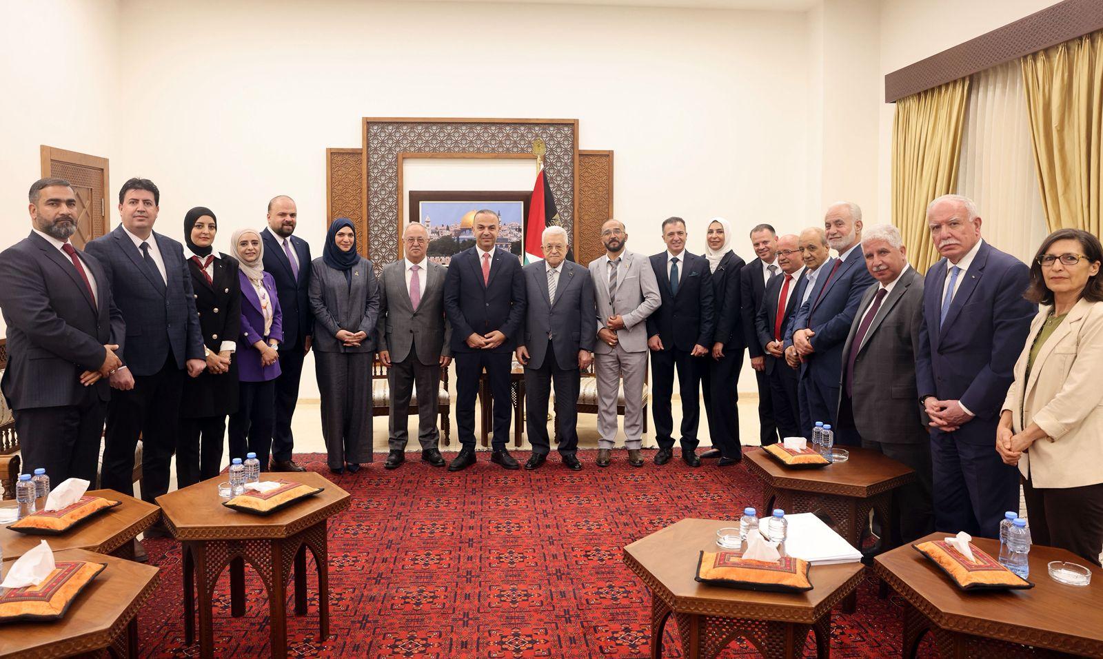 الرئيس يستقبل رئيس وأعضاء بلدية الخليل
