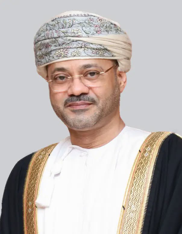 وزير الخارجية العُماني: مناقشات دولية لضمان حرية الملاحة في مضيق هرمز 