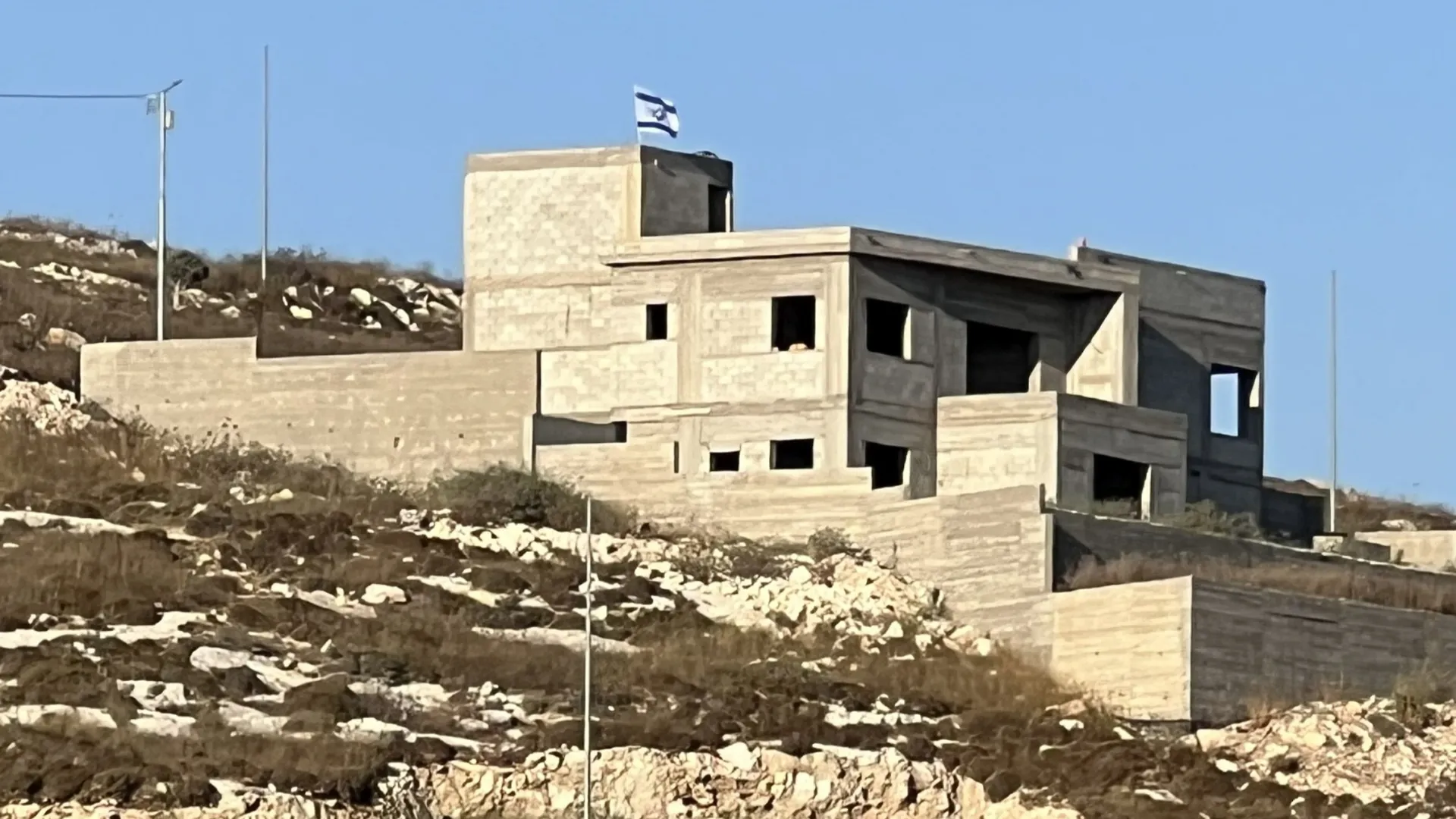 مستوطنون يستولون على منزل في مناطق خاضعة للسلطة الفلسطينية