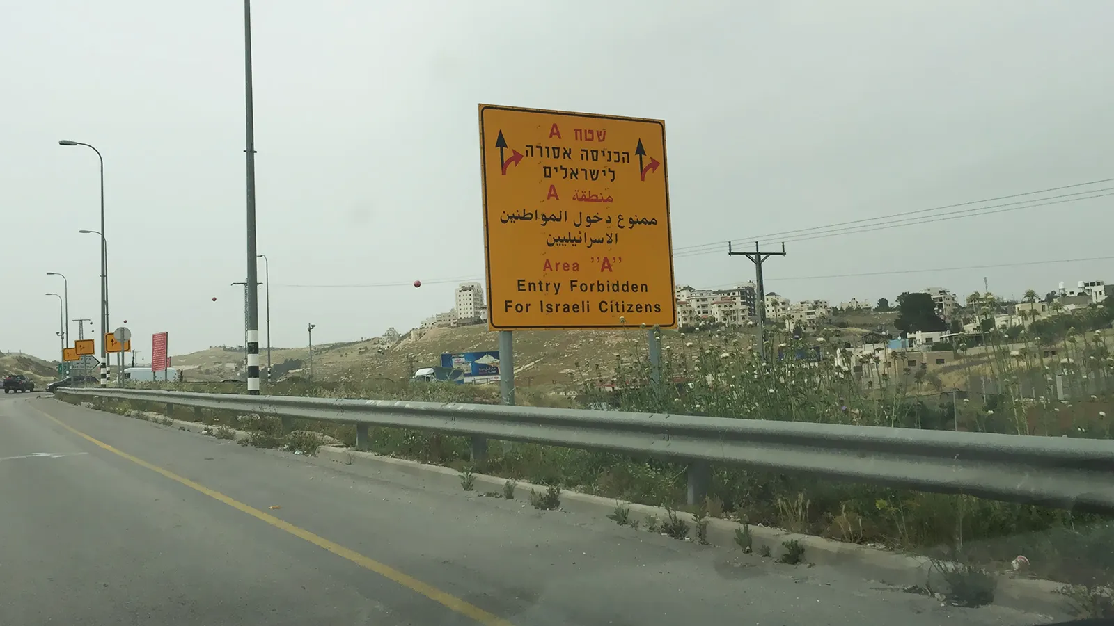 "معاريف": فروق الأسعار تغري إسرائيليين بدخول الضفة