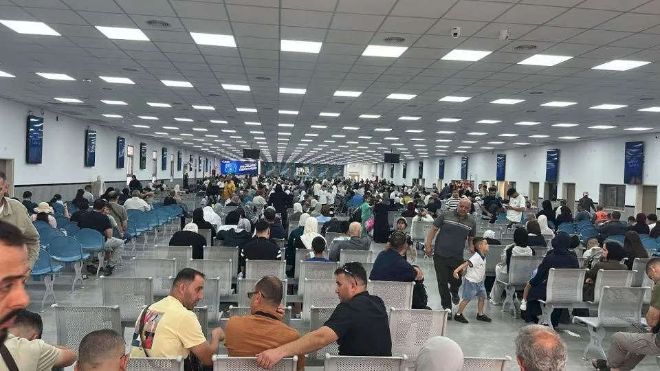 38 ألف مسافر تنقلوا عبر معبر الكرامة الأسبوع الماضي