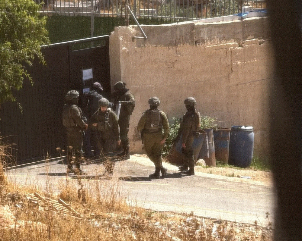 الاحتلال يخطر بإخلاء منازل في كفر عقب شمال القدس