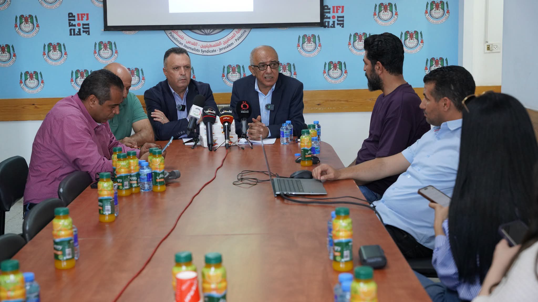 نقابة الصحفيين: 467 انتهاكاً بحق الصحفيين واستشهاد 8 منهم خلال نصف عام