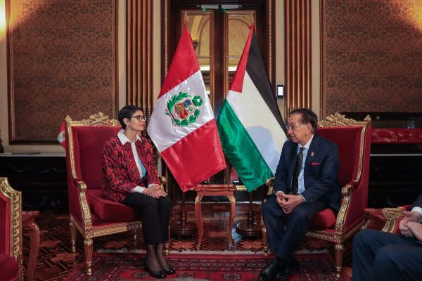 السفيرة ديما عصفور تقدم أوراق اعتمادها لرئيس بيرو سفيراً لدولة فلسطين