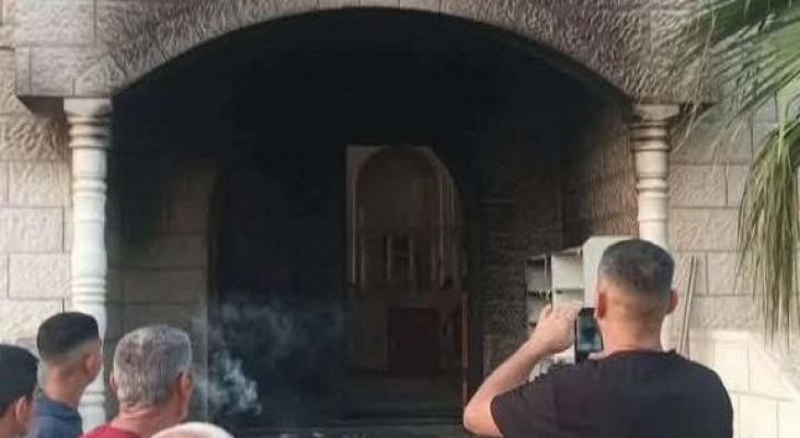 تصعيد استعماري واسع في الضفة: إحراق مسجدين ومنزل والاعتداء على مواطنين وتخريب ممتلكات وإقامة بؤرة جديدة