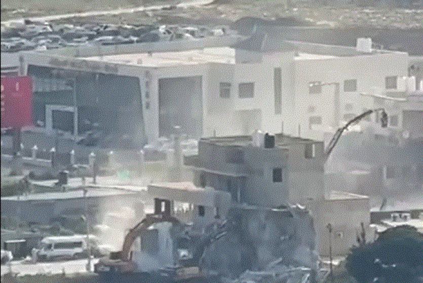 الاحتلال يهدم منزلًا من ثلاثة طوابق في محطة عرابة جنوب غرب جنين