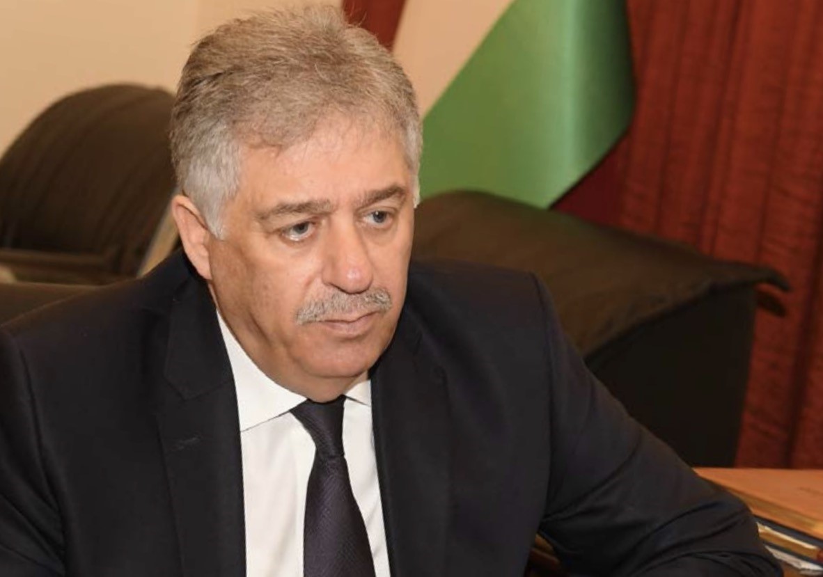 القضاء اللبناني يصدر مذكرة توقيف بحق السفير الفلسطيني السابق
