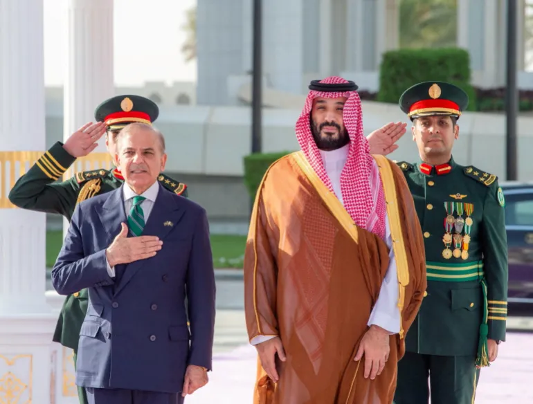 توقيع اتفاقية دفاع مشترك بين السعودية وباكستان وتركيا