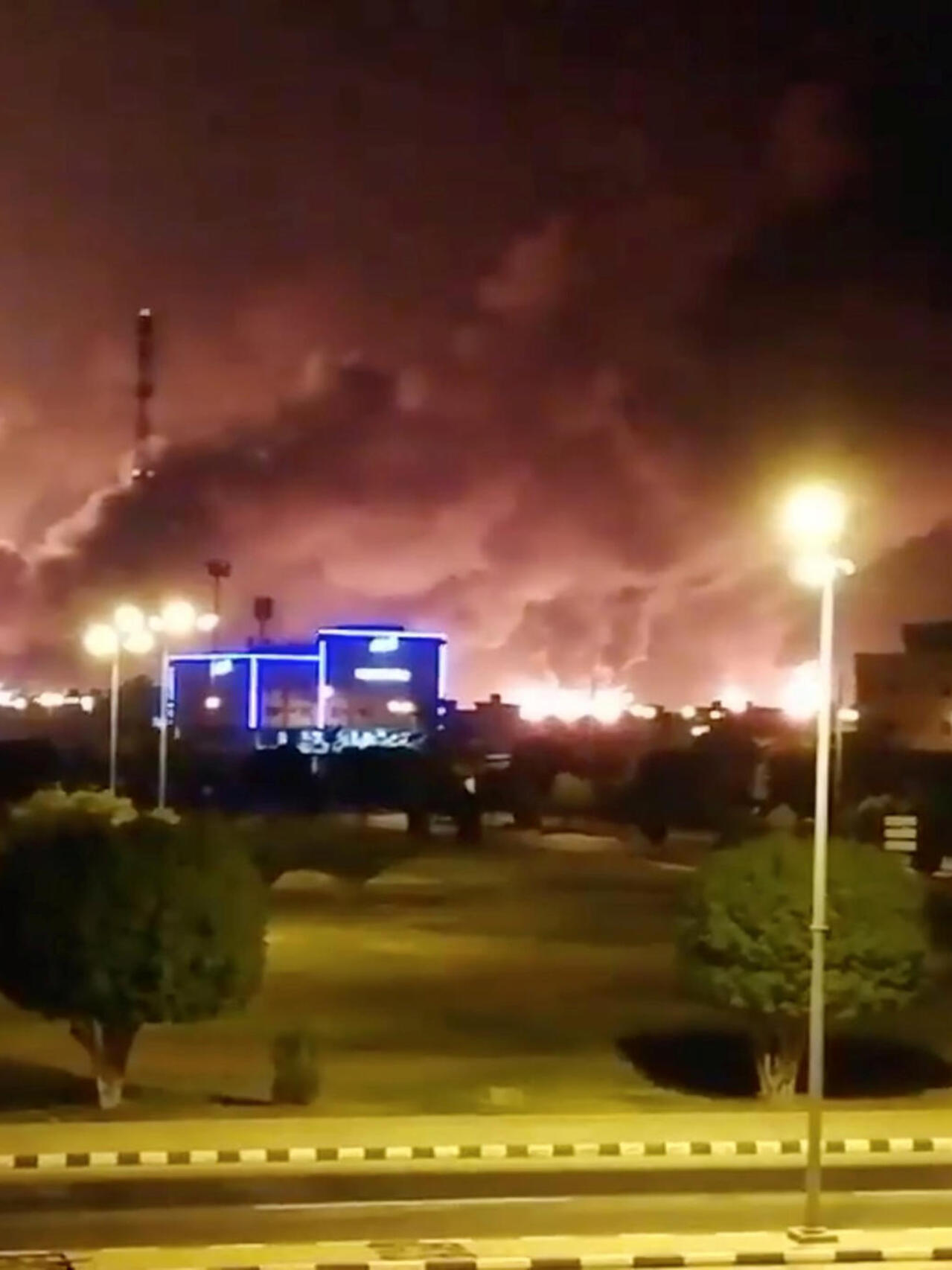  الحوثيون يستهدفون مصفاة أرامكو