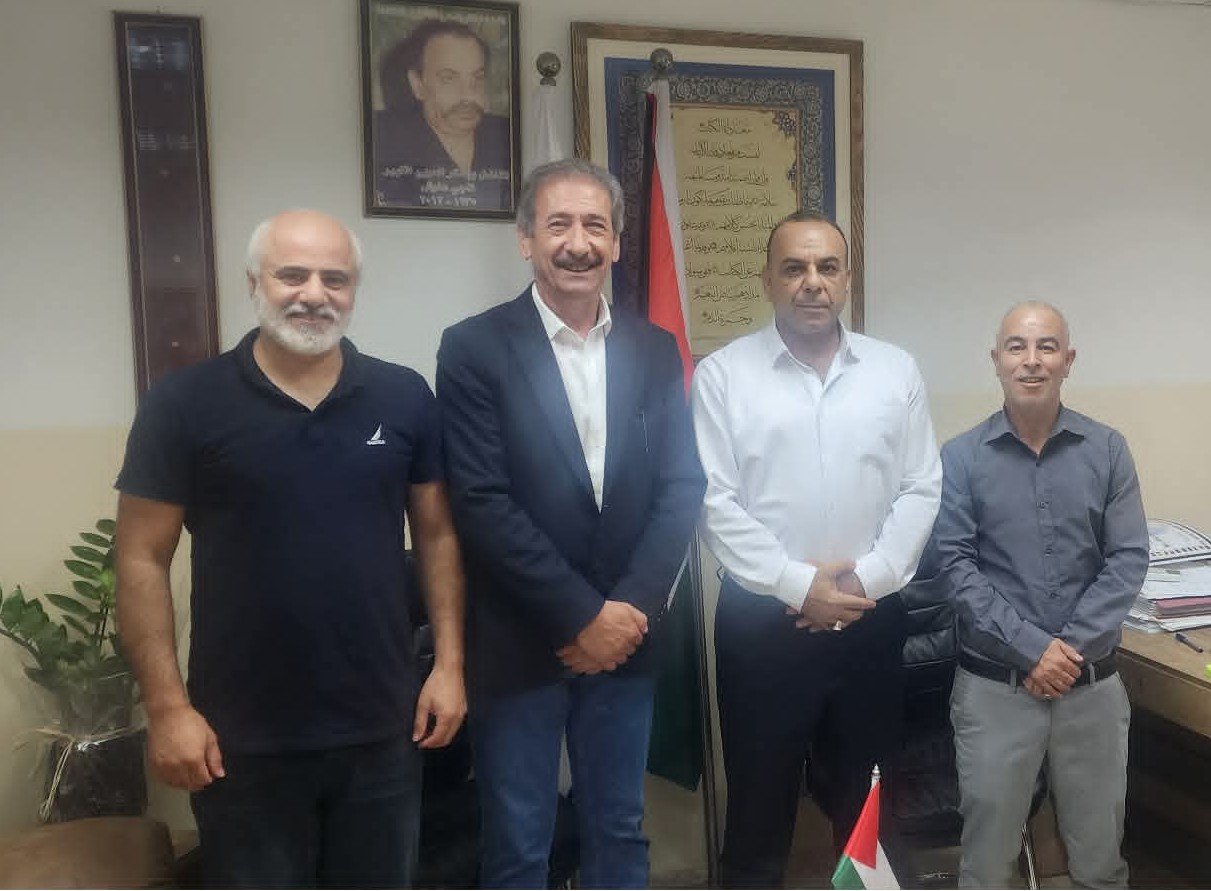 وفد من النضال الشعبي يلتقي الامين العام لاتحاد الكتاب والادباء الفلسطينيبن 