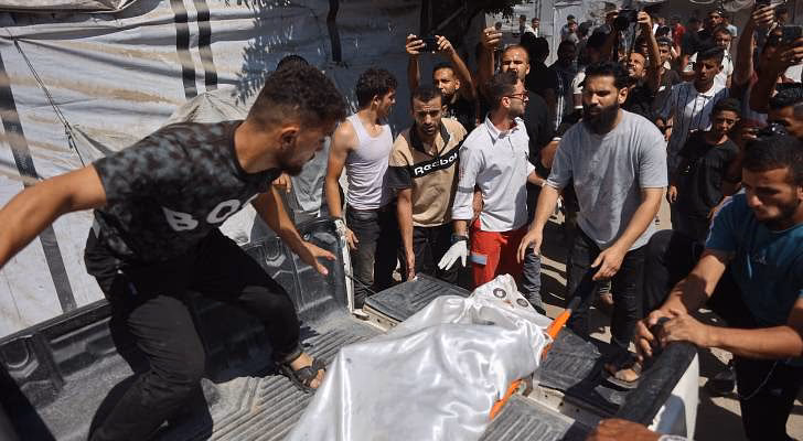 غزة تودع 50 شهيداً انتشلتهم طواقم الإنقاذ من تحت ركام المنازل المدمرة