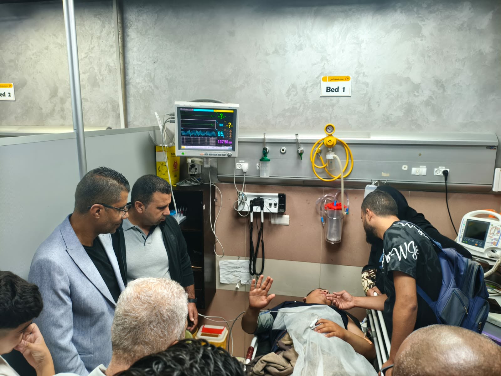 الزبيدي يزور جرحى المغير