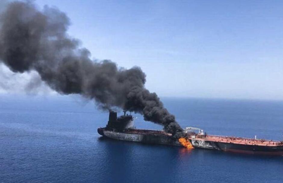 الحرس الثوري: اشتعال النار في ناقلتي نفط في مضيق هرمز