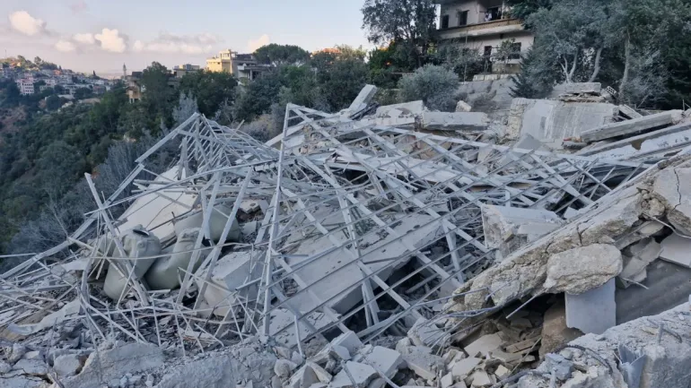 جنوب لبنان.. عمليات إنقاذ متواصلة بعد غارات إسرائيلية