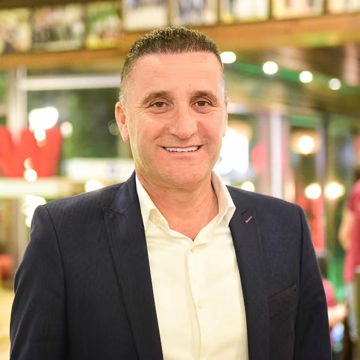 نقل طارق النتشة للمستشفى بعد وعكة صحية