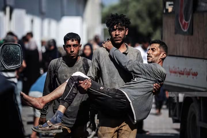 شهيدان وثلاثة مصابين في قصف الاحتلال حي التفاح شمال شرق غزة