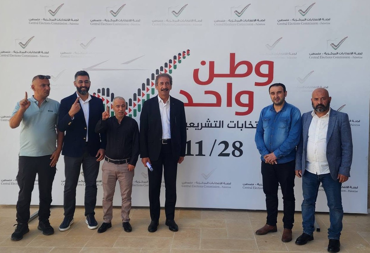 قائمة "ائتلاف فلسطين المستقبل" تسلّم طلب ترشحها للانتخابات التشريعية
