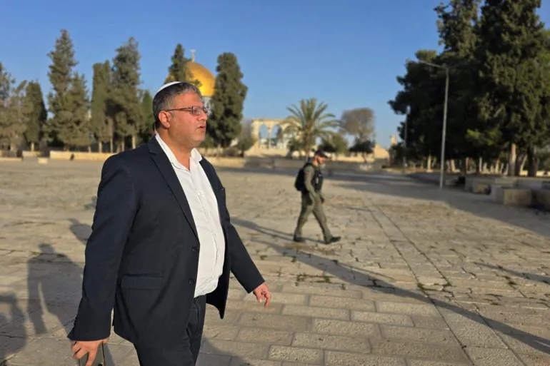بن غفير يقتحم المسجد الأقصى ويصرح: نحن أصحاب المكان