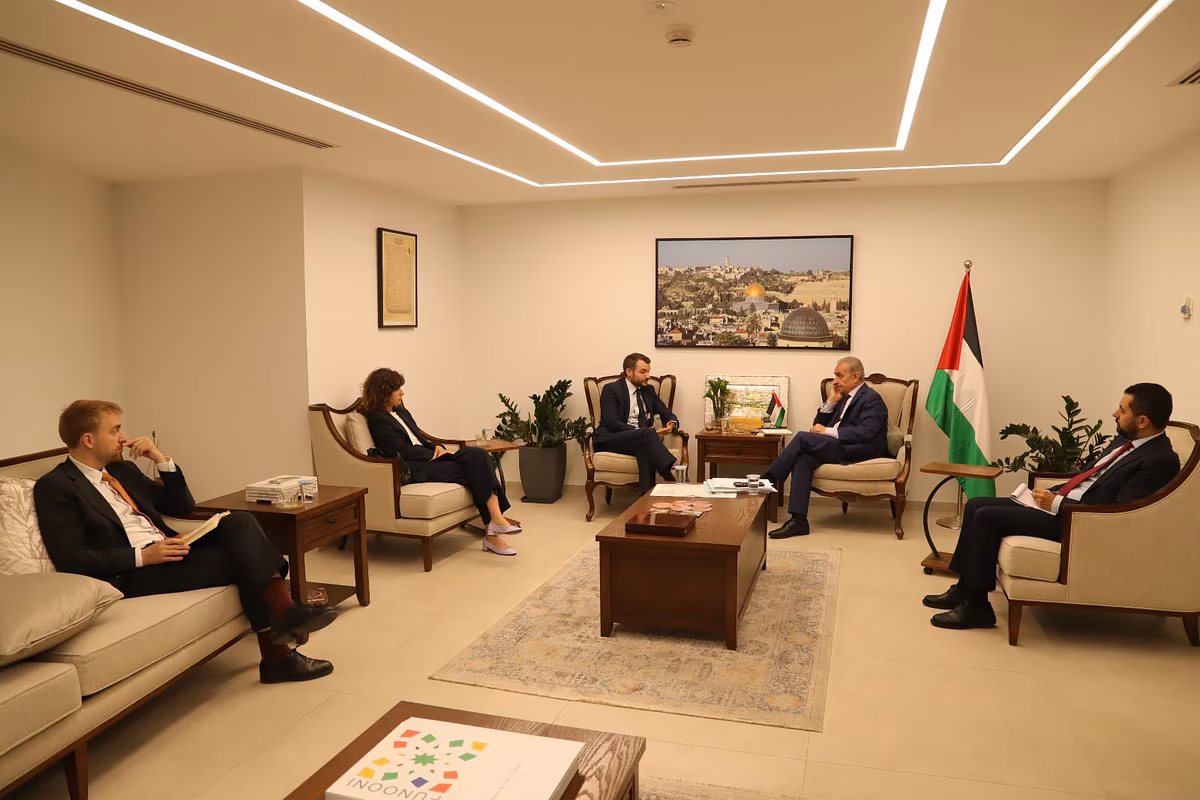 اشتية يبحث مع وفد من الخارجية الفرنسية الاستعدادات للانتخابات الفلسطينية