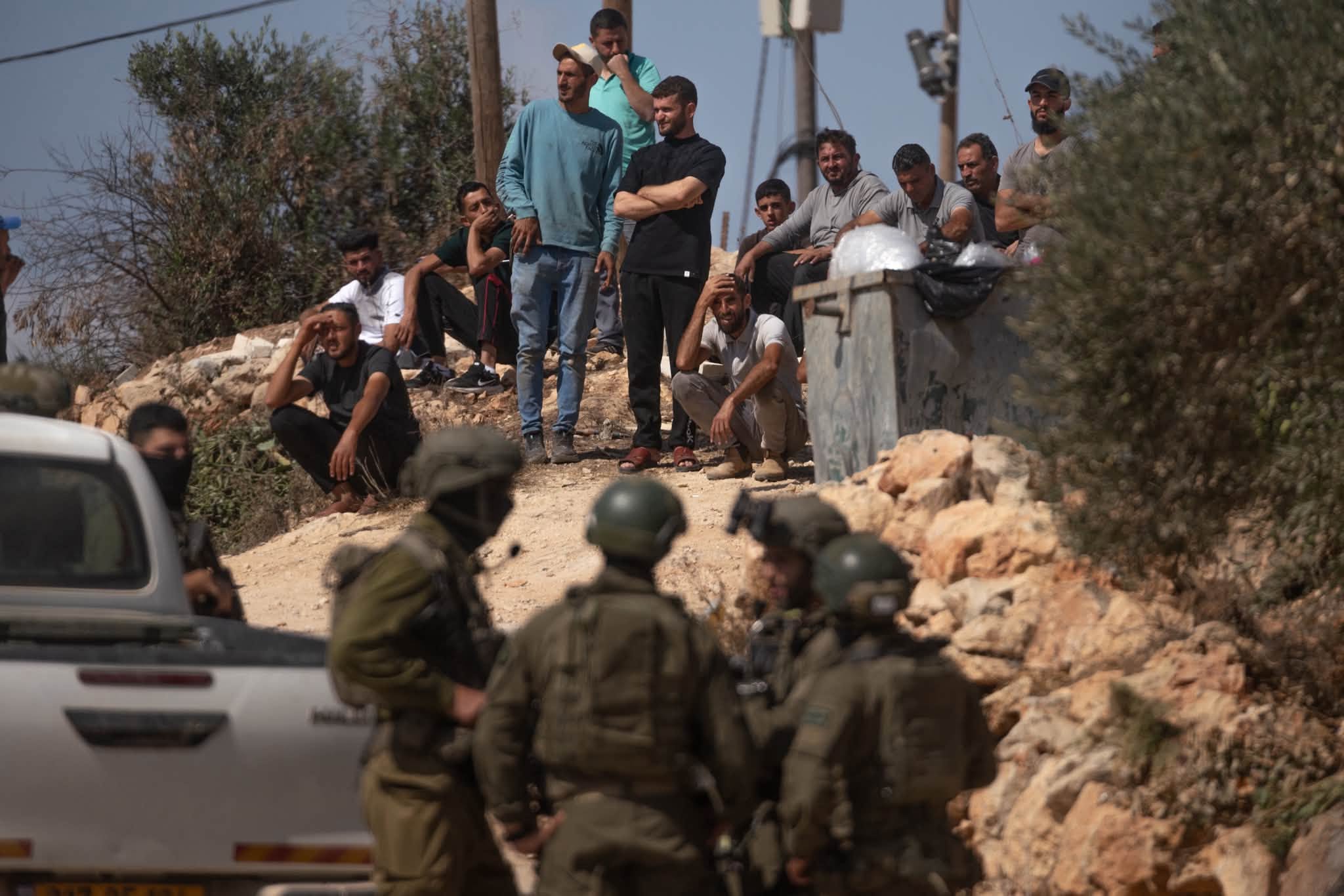 "إسرائيل" تمنع المتطوعين الأجانب من مرافقة الفلسطينيين في قطاف الزيتون