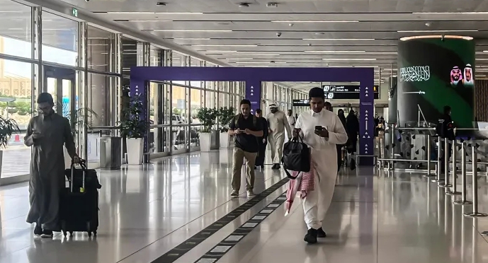 هجوم جديد على مطار الرياض وشركات طيران تلغي مزيدا من الرحلات