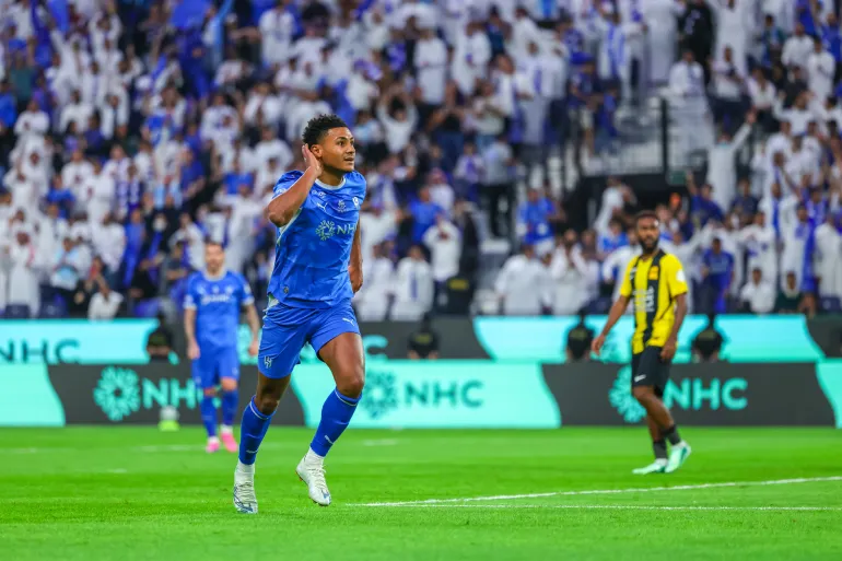 ليس مجرد هداف.. كيف صنع واتكينز الفارق في قمة الهلال والاتحاد؟
