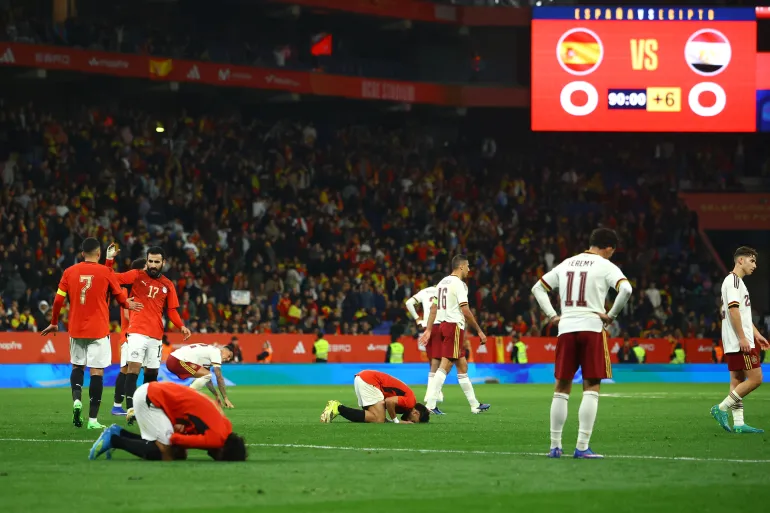 "فيفا" يعاقب إسبانيا بسبب الهتافات المعادية للإسلام خلال مباراة مصر