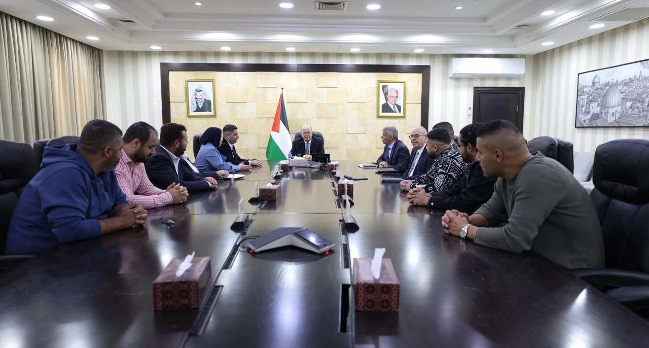 رئيس الوزراء يلتقي اتحاد طلبة فلسطين 