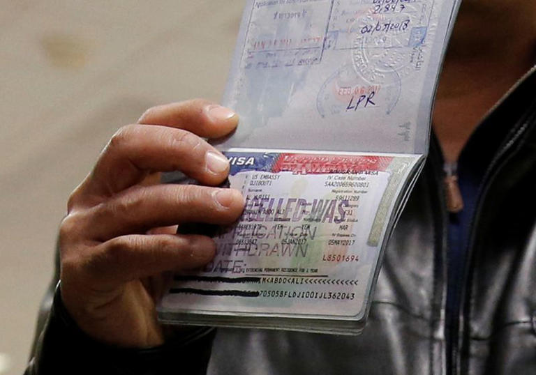 إدارة ترامب تقول إنها ألغت أكثر من 300 ألف تأشيرة