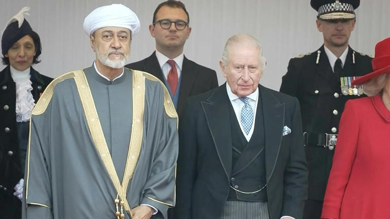 مراسم استقبال الملك تشارلز سلطان عمان