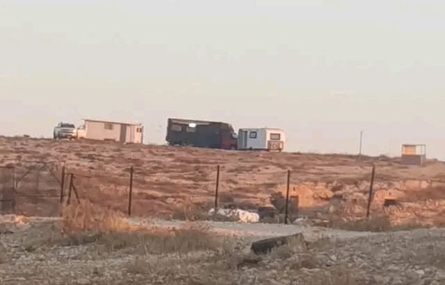 مستعمرون يقيمون بؤرتين جديدتين في يطا