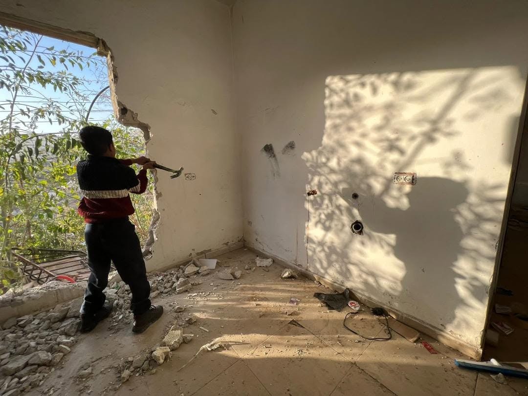 الاحتلال يجبر مقدسية على هدم منزلها ذاتيا في بيت حنينا
